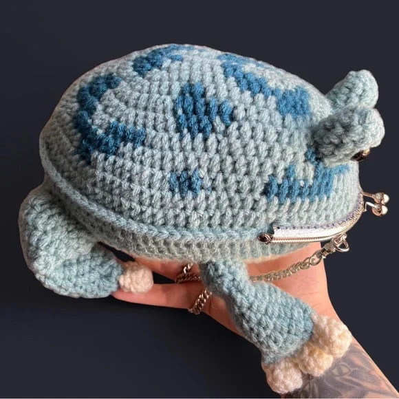 Handmade Crochet Blue Speckled Frog Crossbody Purse - Picture 4 of 6
